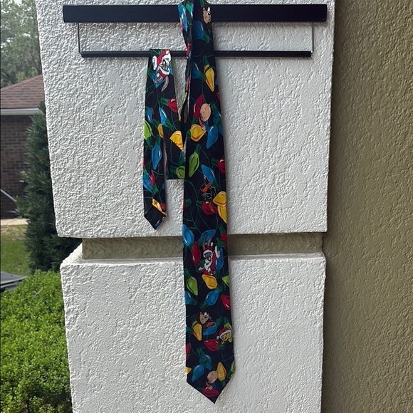 Vintage 1993 Looney Tunes Mania Christmas Lights Neck Tie - Picture 3 of 6